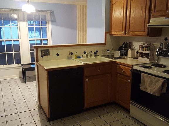 2nd image of 1353 Oakshire Ct