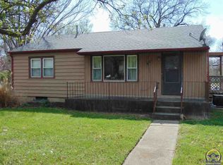 901 SW Macvicar Ave, Topeka, KS 66606