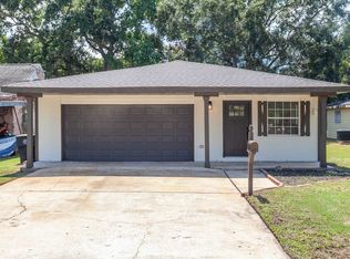 2801 Ruby Dr, Groves, TX 77619