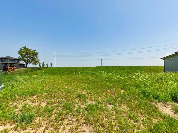 14204 Catalpa Dr, Urbandale, IA 50323