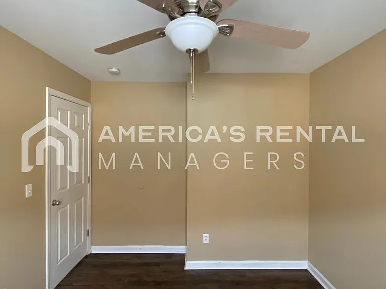 525 Fox Run Cir — Photo 13