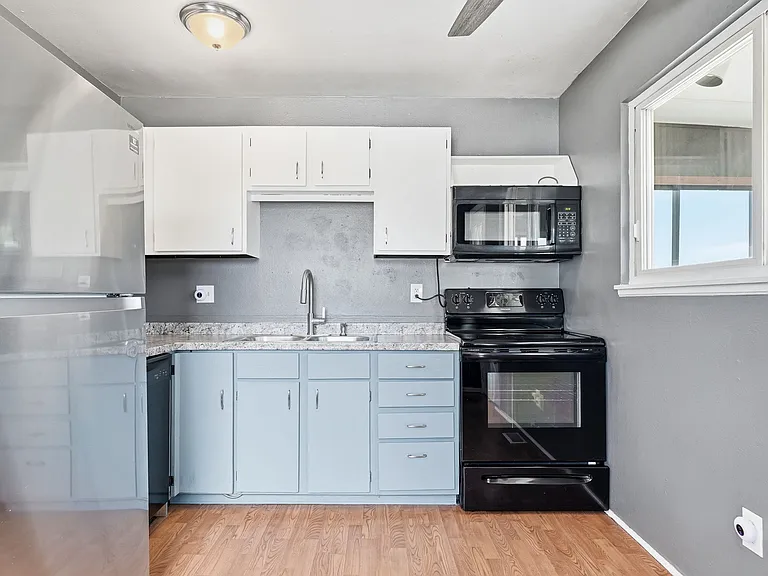 16078 E 17th Pl — Photo 6