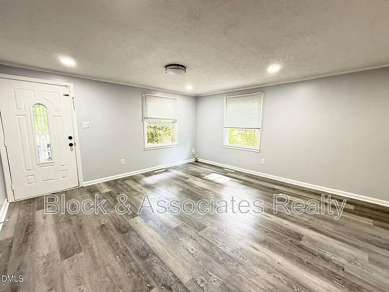 3 bed, 2.0 bath, $1,750 — Photo 3