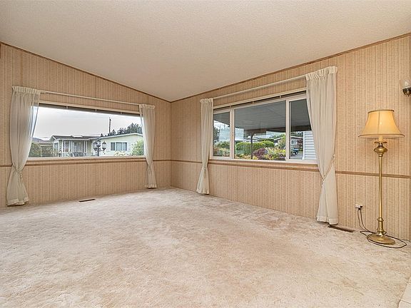 5th image of 7701 Central Saanich Rd #121