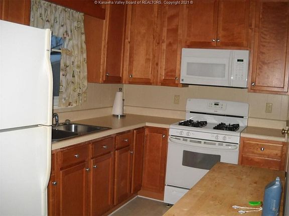 4th image of 2912 Fitzwater Dr