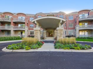 940 Augusta Way APT 102, Highland Park, IL 60035