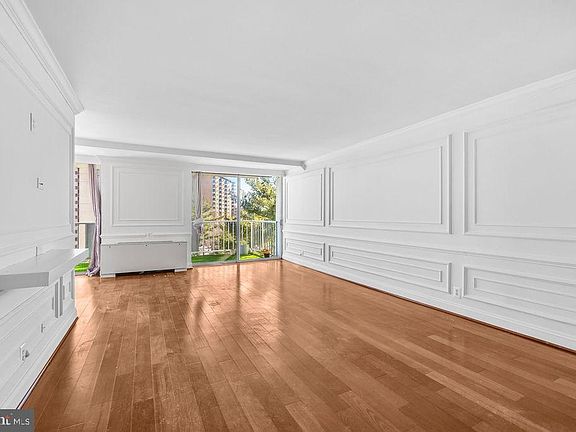 3rd image of 301 N Beauregard St APT 517
