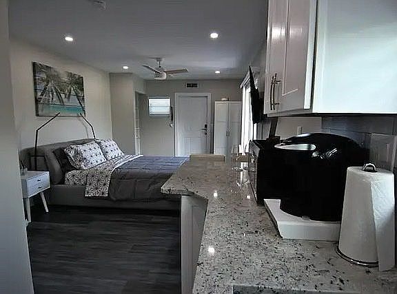 5th image of 906 N L St APT 3