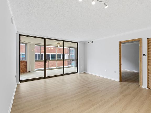 4th image of 1001 N Vermont St APT 607