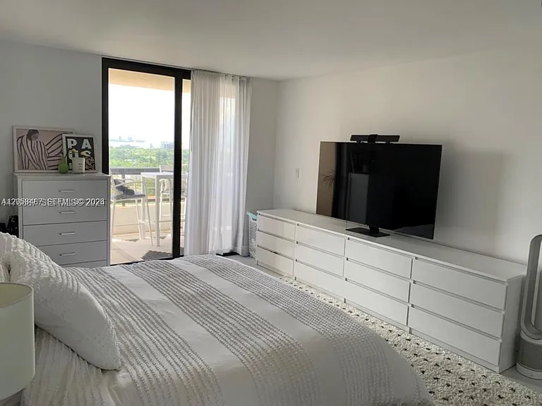 2555 Collins Ave #1906 — Photo 7