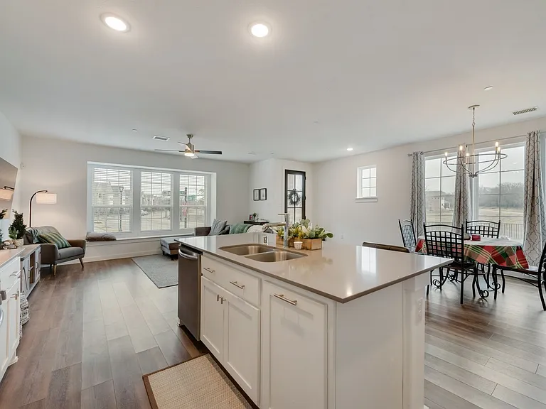 442 Matthew Dr — Photo 12
