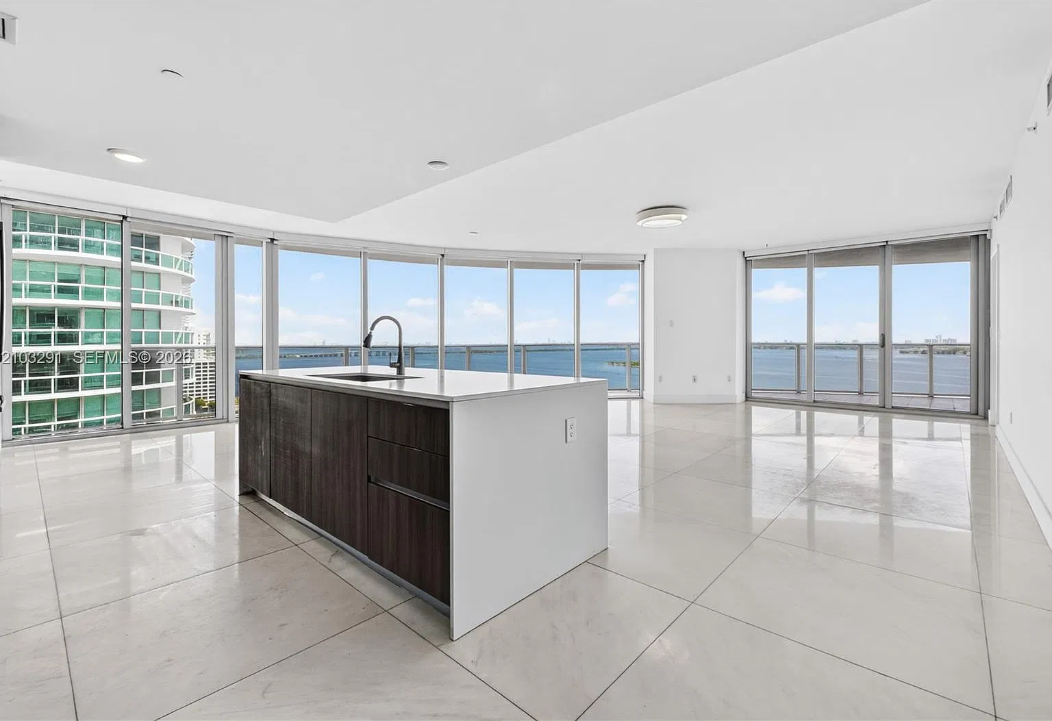 Aria On The Bay Condo — Photo 1