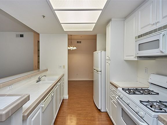 4th image of 17809 Halsted St Unit 211