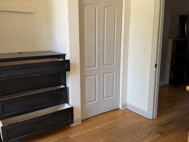 2457 W Adams St #2 — Photo 4