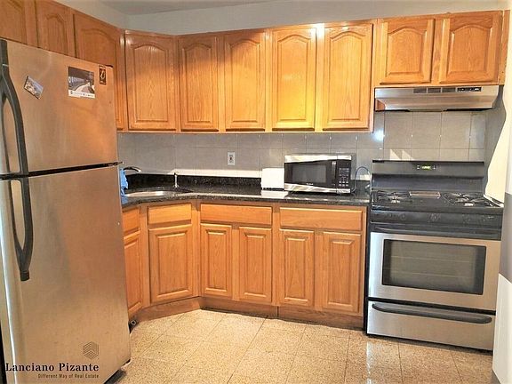 3rd image of 190 Macon St #2