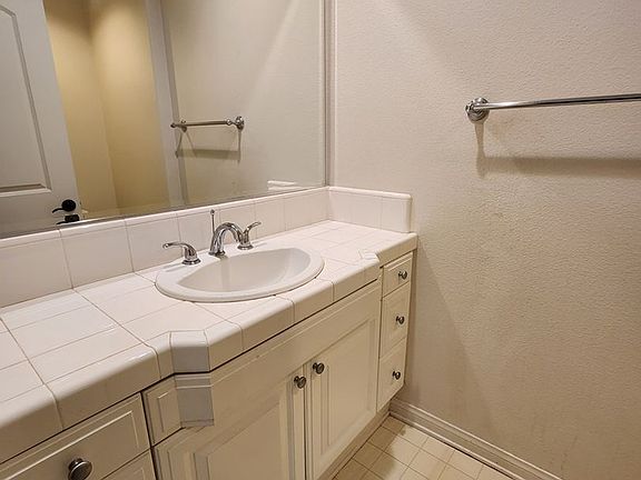 5th image of 926 Terrace Ln W