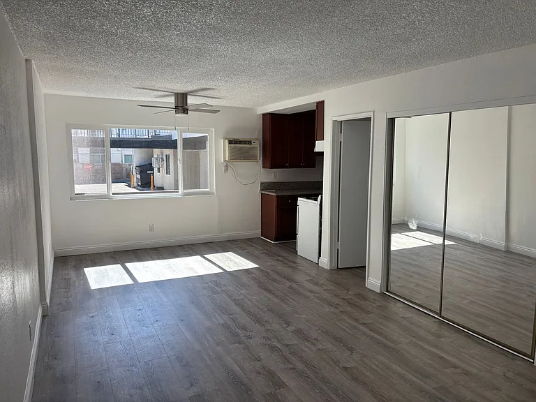 18416 Halsted St — Photo 1