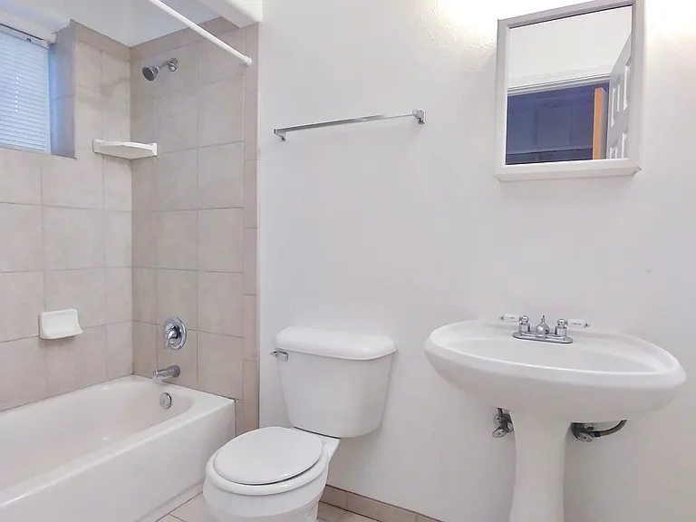 Super Cool Mid-Century Modern East Nob Hill Penthouse Suite with Views — Photo 73