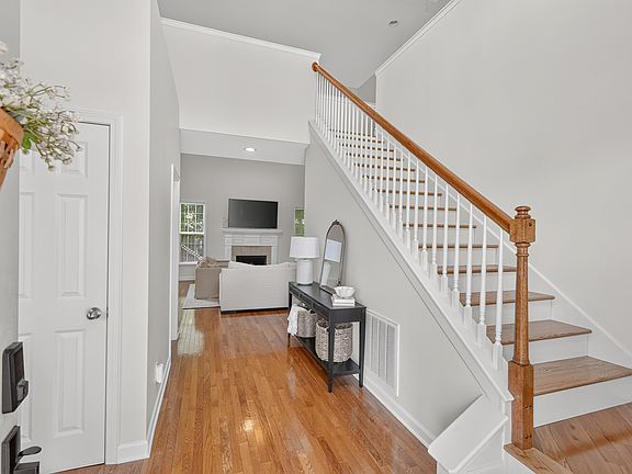 3rd image of 5029 Claude Dr