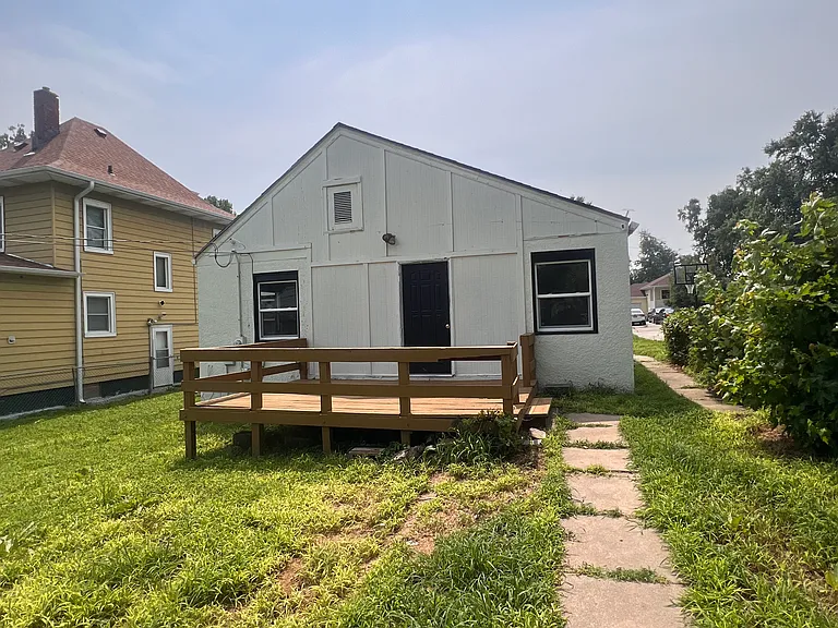 3178 Fowler Ave — Photo 9