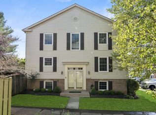 8021 Sleepy View Ln, Springfield, VA 22153
