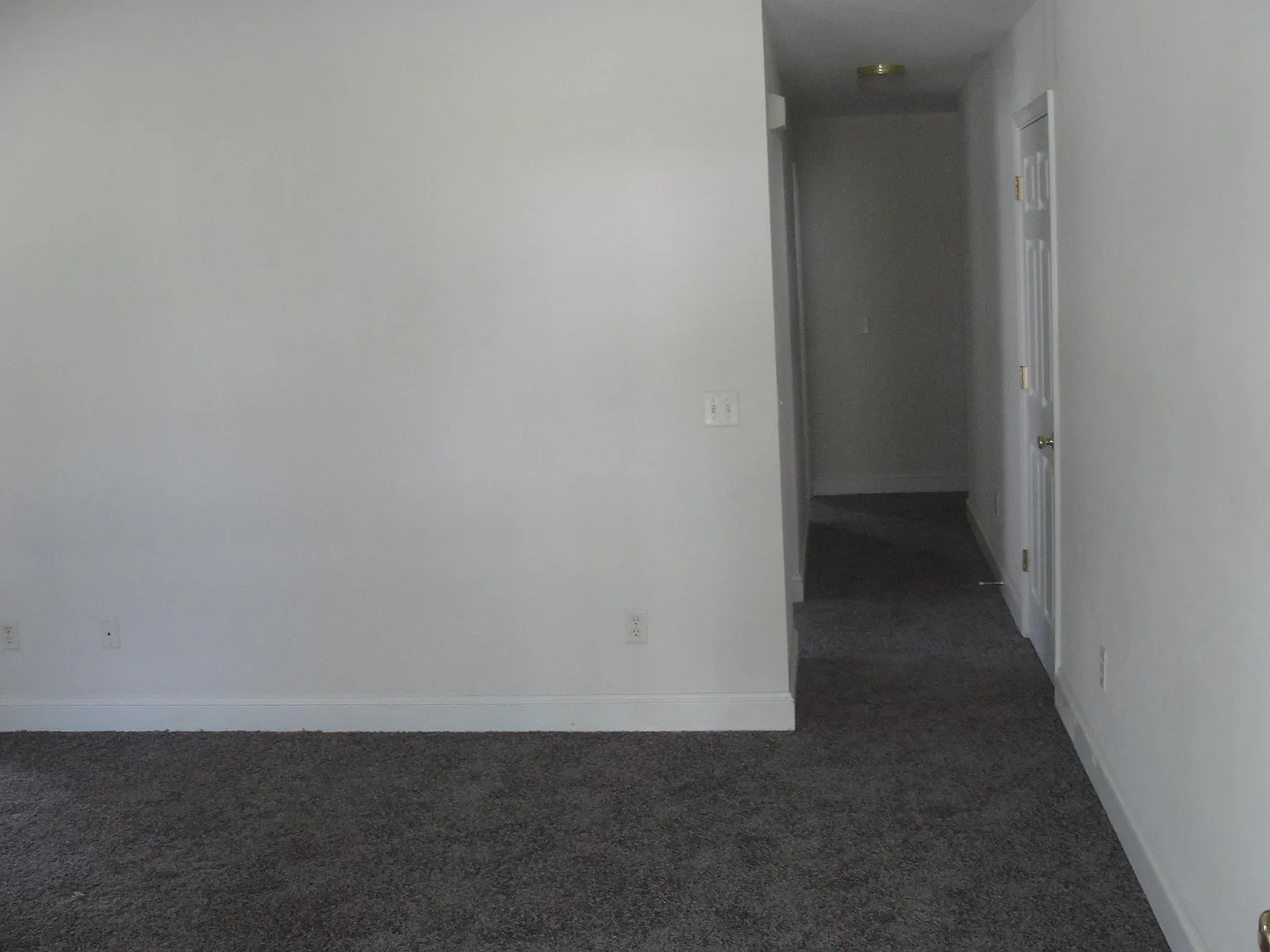 3 bed, 1.5 bath, 1328 sqft, $2,000 — Photo 4