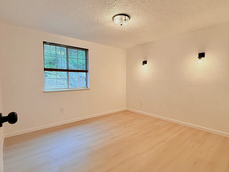 57 Zeller St — Photo 34