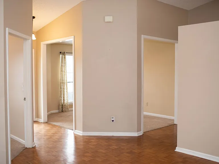 7175 Glendyne Dr N — Photo 23