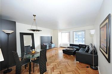 2nd image of 150-156 W 56th St APT 3404