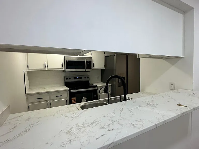 734 N Fairfield Dr — Photo 2