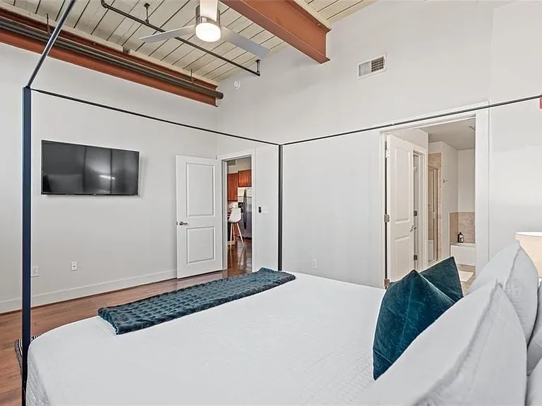 1261 Caroline St #111 — Photo 9