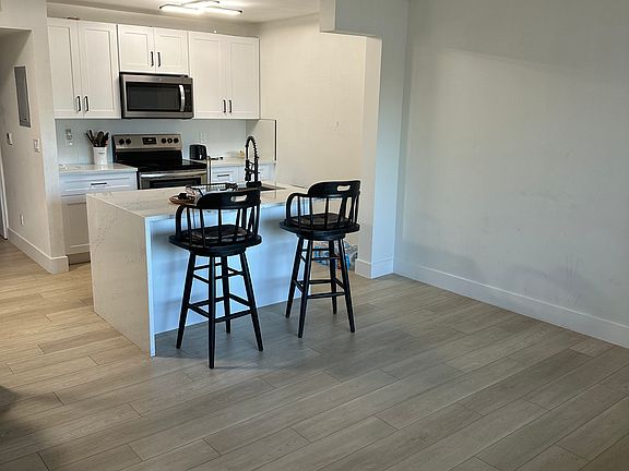 5th image of 1406 Meadows Cir W #14