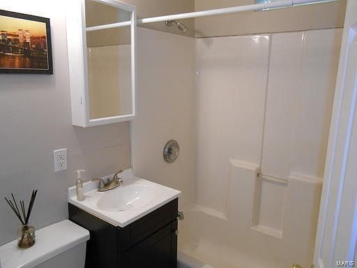 5th image of 1112 Mackay Pl