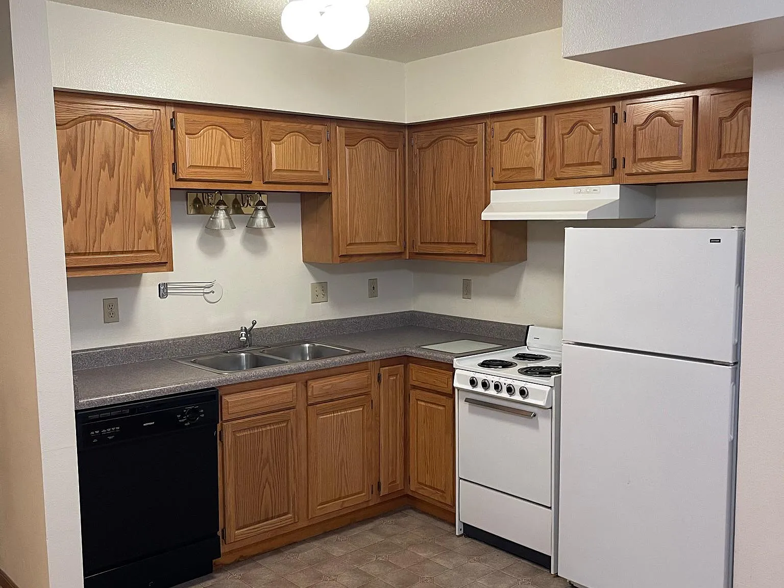 1 bed, 100 sqft, $1,394 — Photo 2