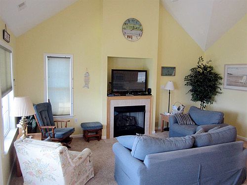 1st image of 328B West Ave #B