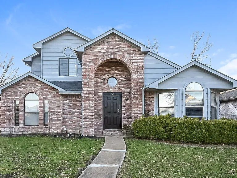 1411 Sandalwood Dr — Photo 1