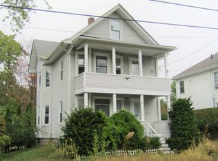 11 Davis St, Easthampton, MA 01027