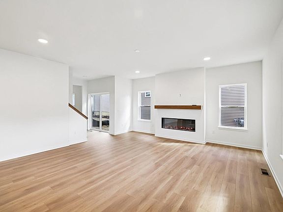 2nd image of 6668 Redpoll Road