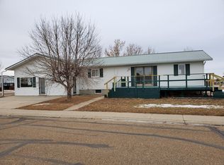 713 W Ash Ave, Glen Ullin, ND 58631