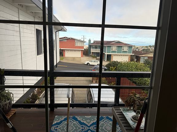 4th image of 3255 Oakmont Dr #4
