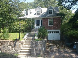 100 Leland Rd, Chestnut Hill, MA 02467