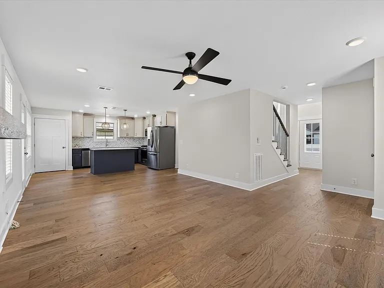 393 Frontier Dr — Photo 11