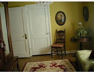 5th image of 1006 Greentree Ave