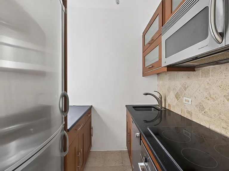 348 W 56th St #5B — Photo 4