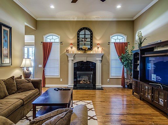 3rd image of 820 Windingbrook Ct