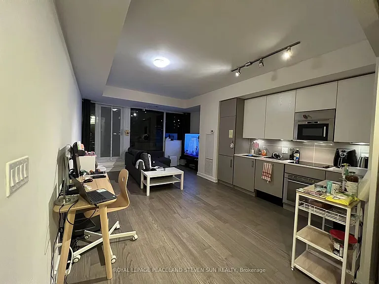 17 Dundonald St #904 — Photo 8