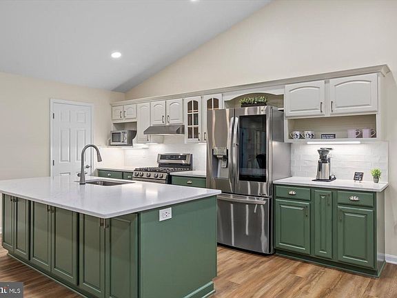 4th image of 30 Brookstone Dr