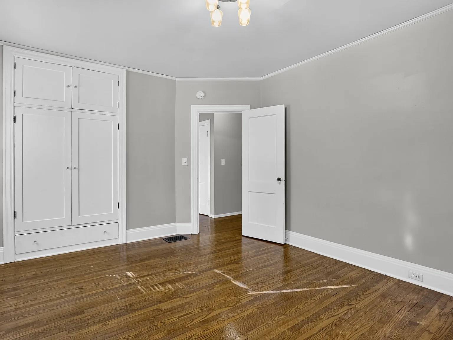 3 bed, 2050 sqft, $3,600 — Photo 2