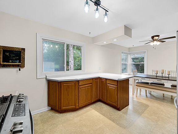 5th image of 1509 Ridge Rd