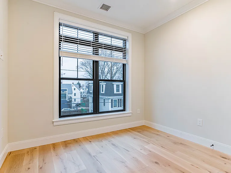 157 Everett St #202 — Photo 4